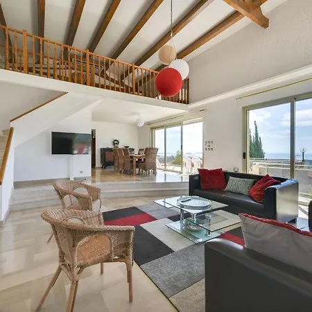 Les Termes Sleeps 8 Pool Air Con *
