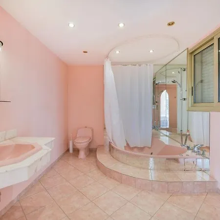 Les Termes Sleeps 8 Pool Air Con * Mandelieu