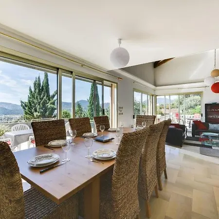Les Termes Sleeps 8 Pool Air Con Hébergement de vacances Mandelieu